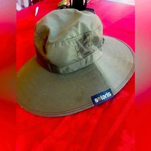 Solaris Sun Hat. NWOT never worn. Green. See full details below. - Picture 1 of 7